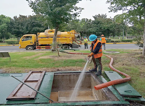 五龙口镇化油池清理